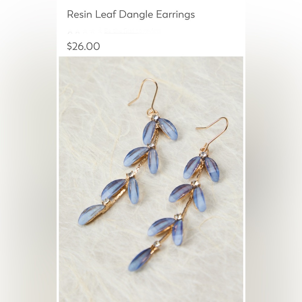 Arula Resin leaf dangle earring - Picture 5 of 12